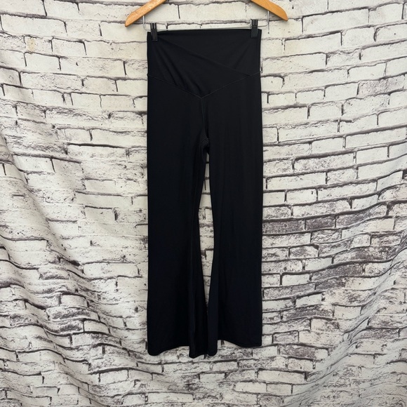OFFLINE by Aerie Real Me High Rise Flare Leggings SZ L - Picture 2 of 6